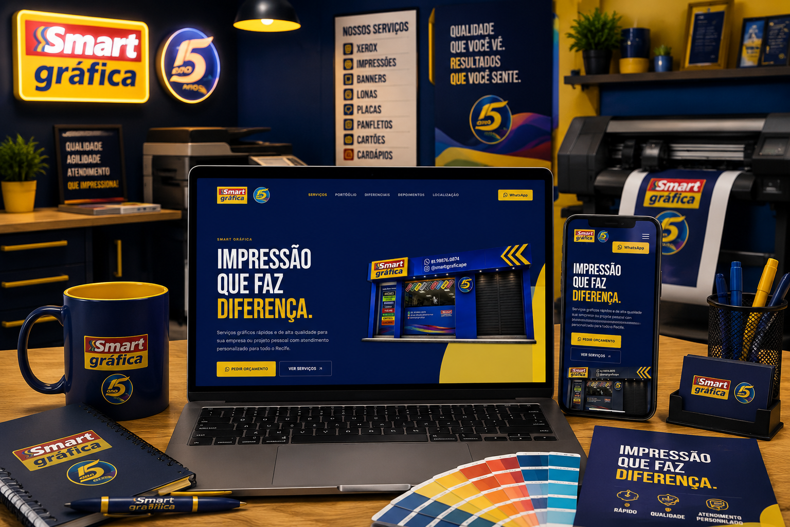 Site da Smart Gráfica exibido em notebook e celular